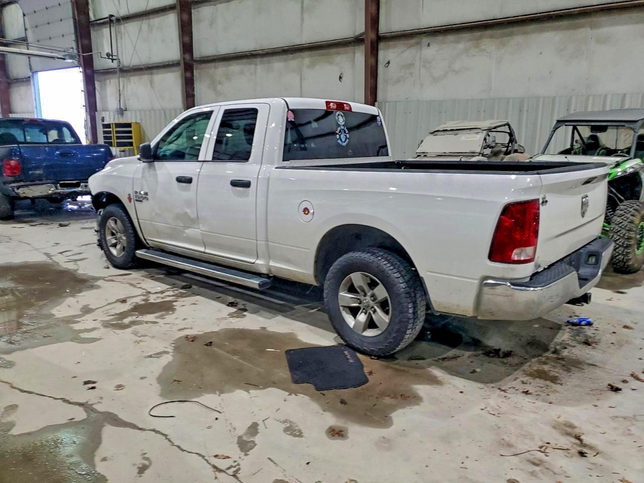 2019 RAM 1500 CLASSIC TRADESMAN photo 3