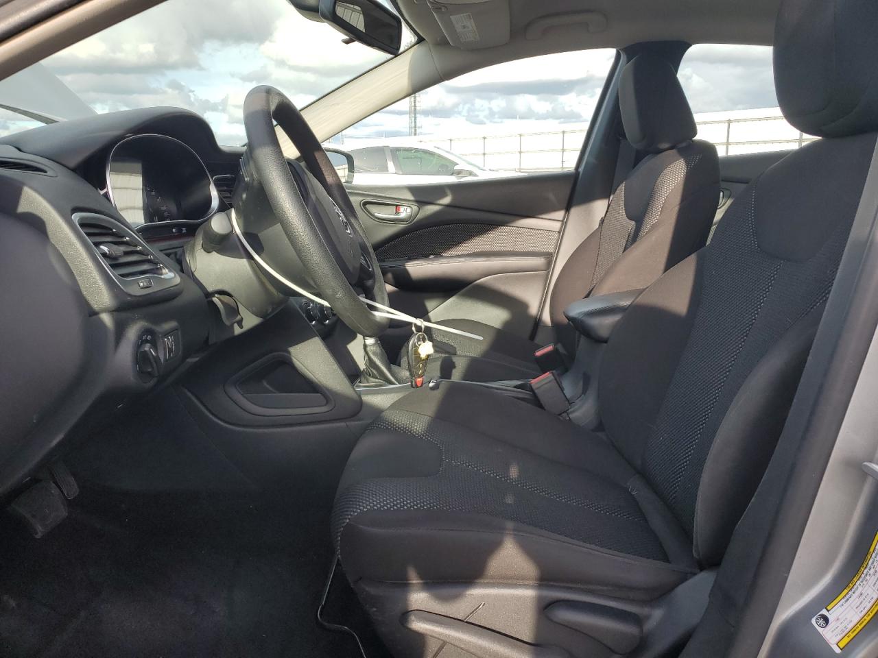 2015 DODGE DART SE photo 19