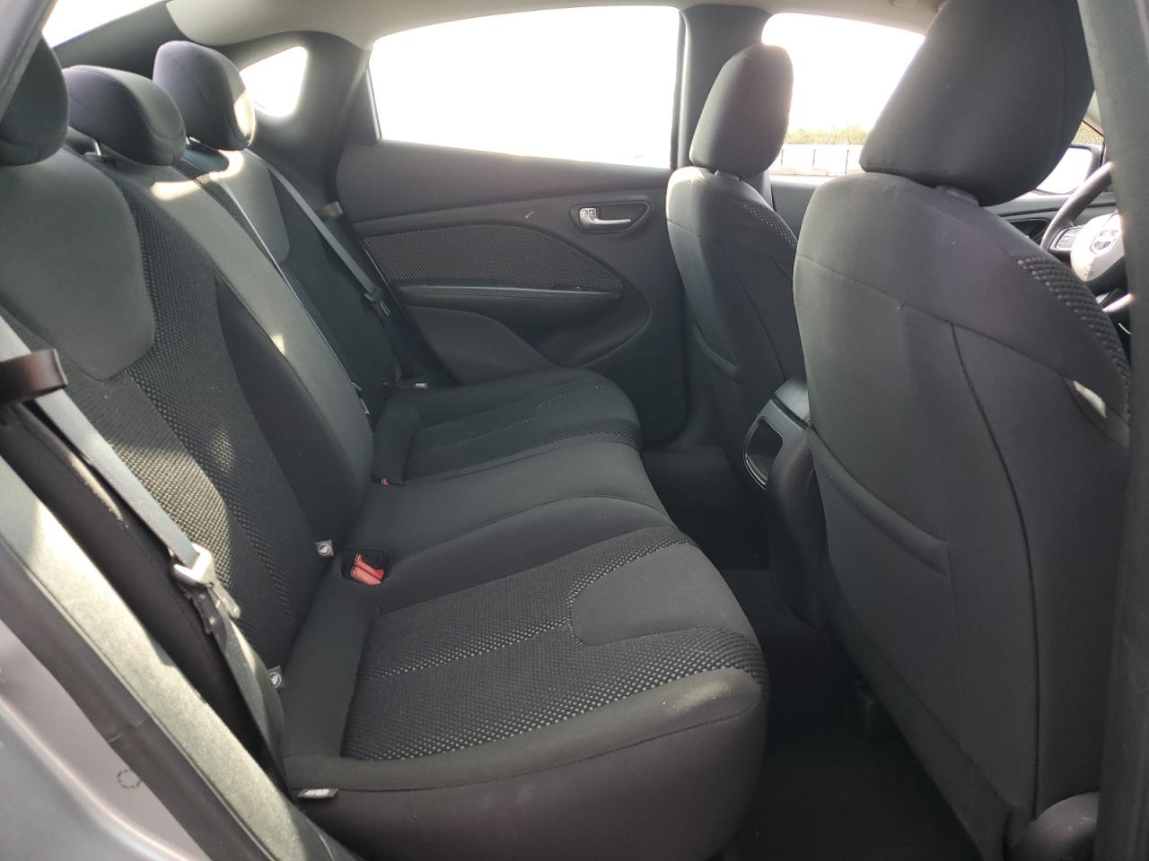 2015 DODGE DART SE photo 28