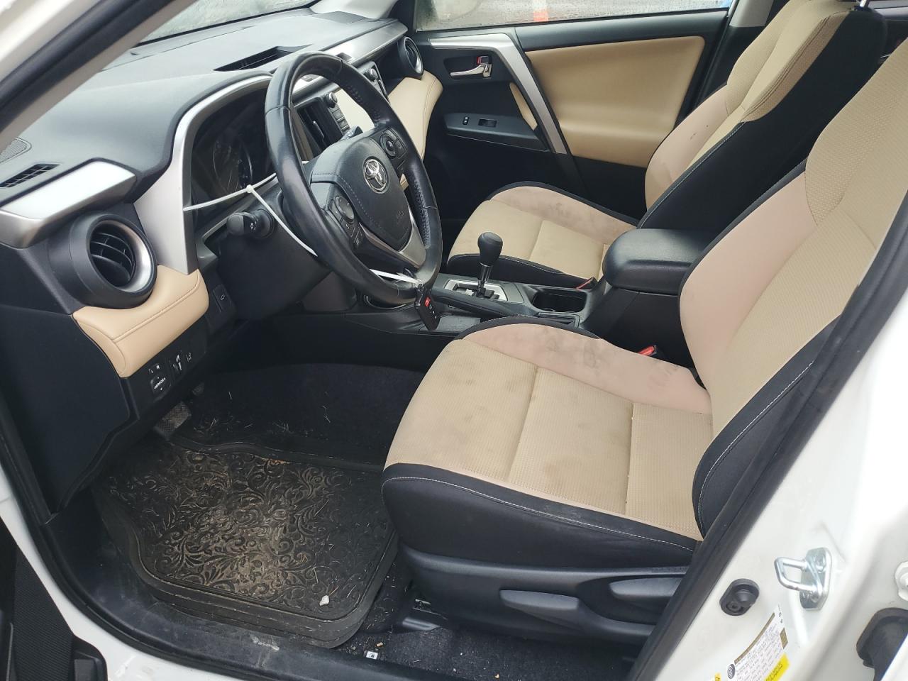 2017 TOYOTA RAV4 XLE photo 7