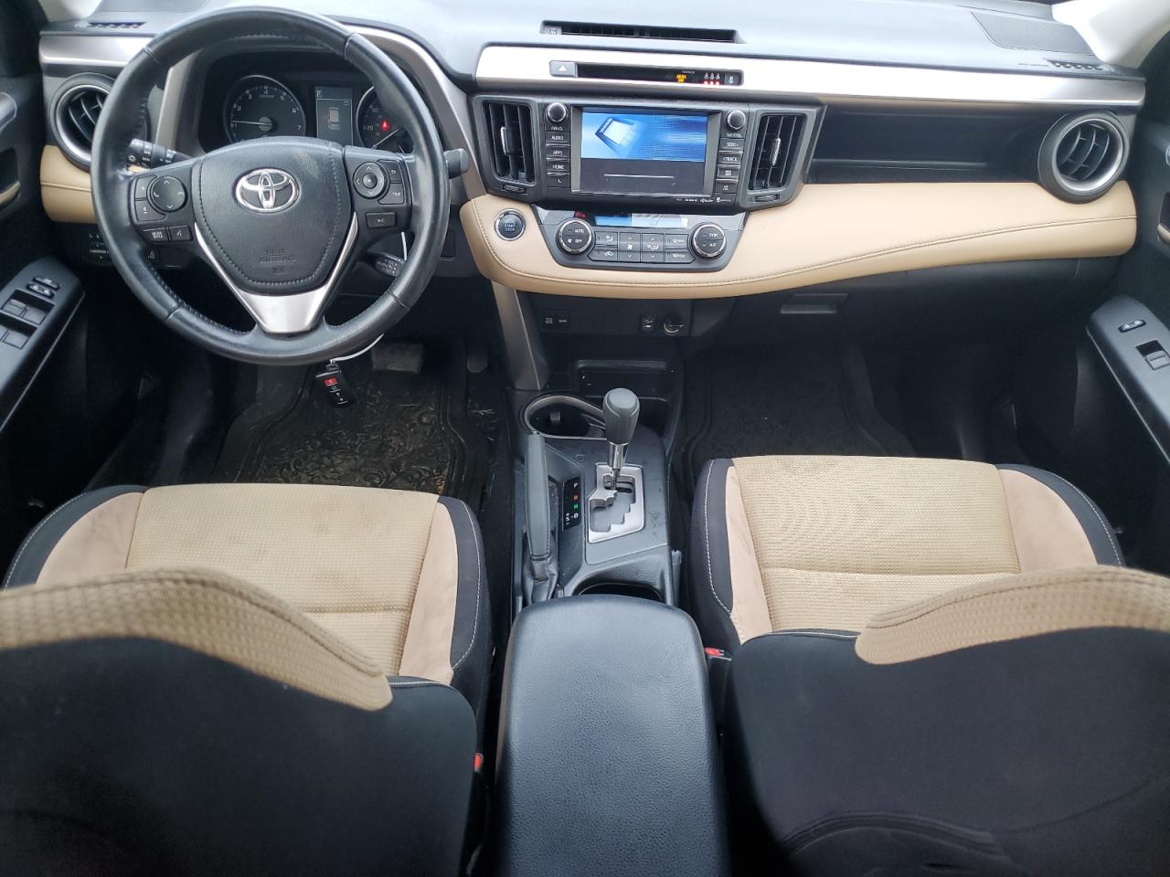 2017 TOYOTA RAV4 XLE photo 8