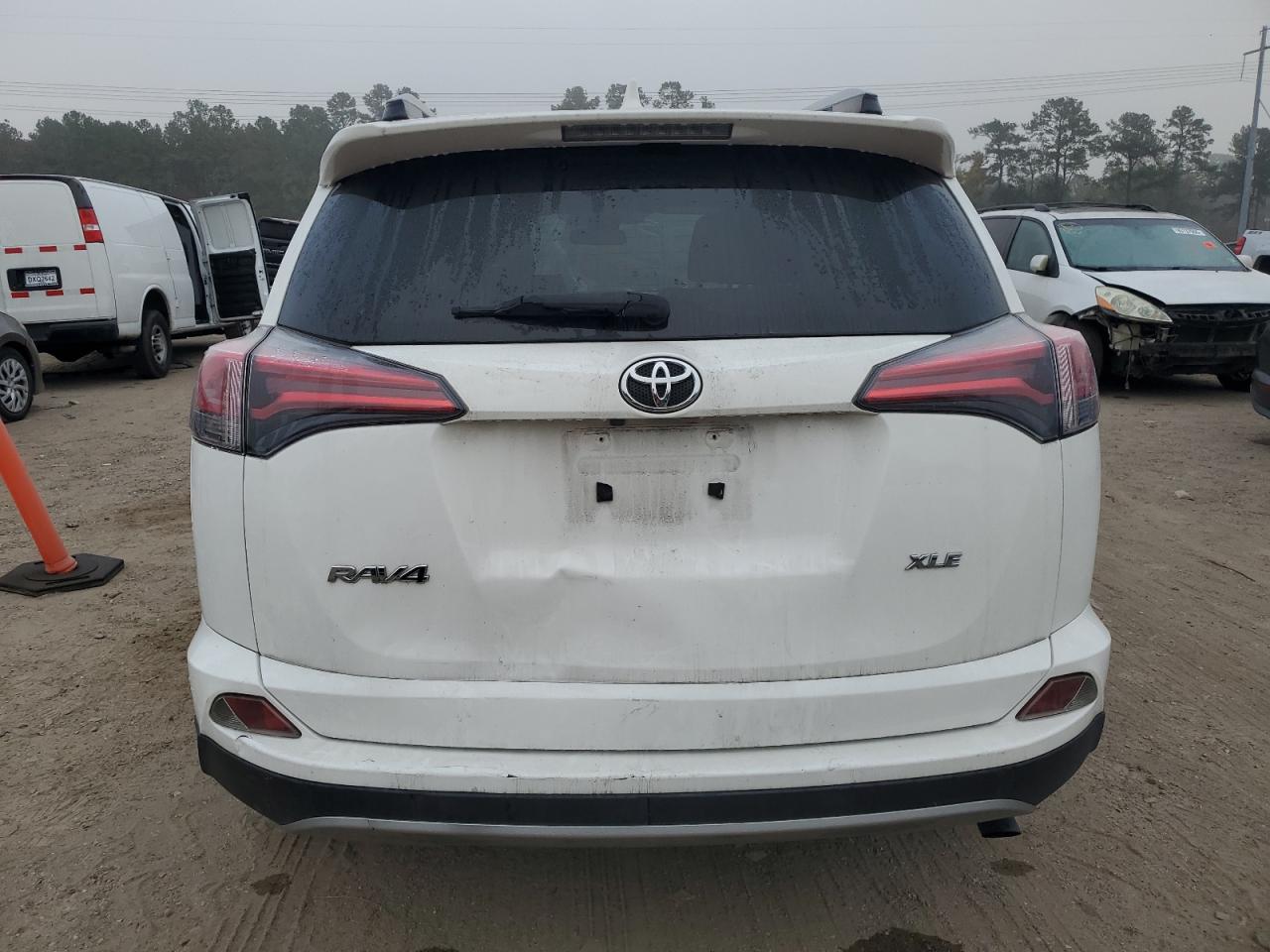 2017 TOYOTA RAV4 XLE photo 6