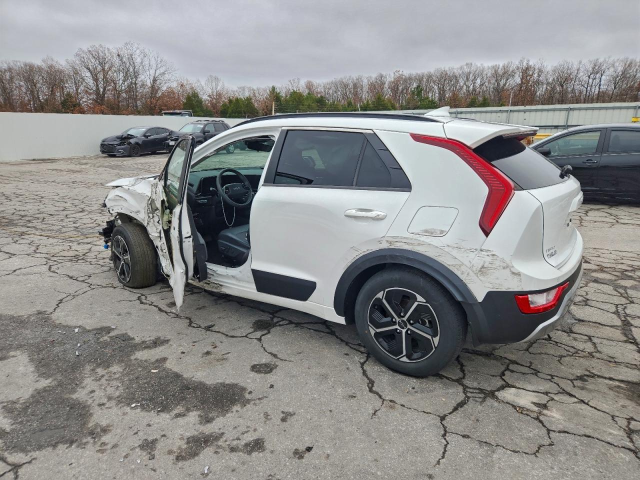 2023 KIA NIRO EX photo 2