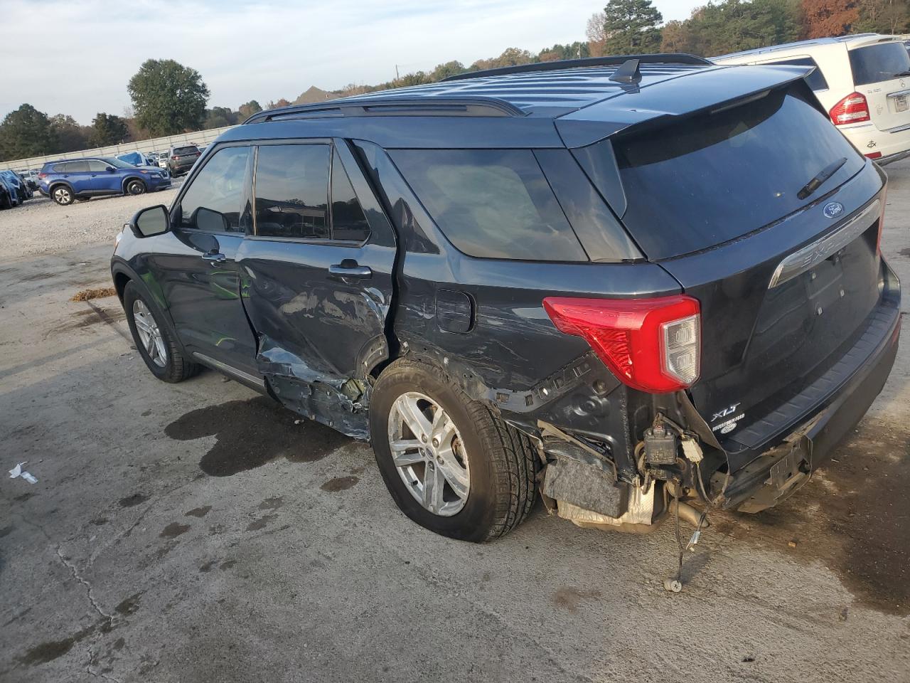 2023 FORD EXPLORER XLT photo 3