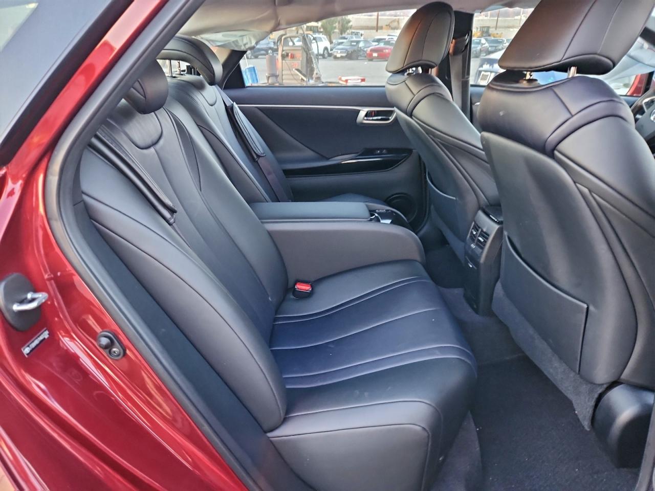 2017 TOYOTA MIRAI BASE photo 19