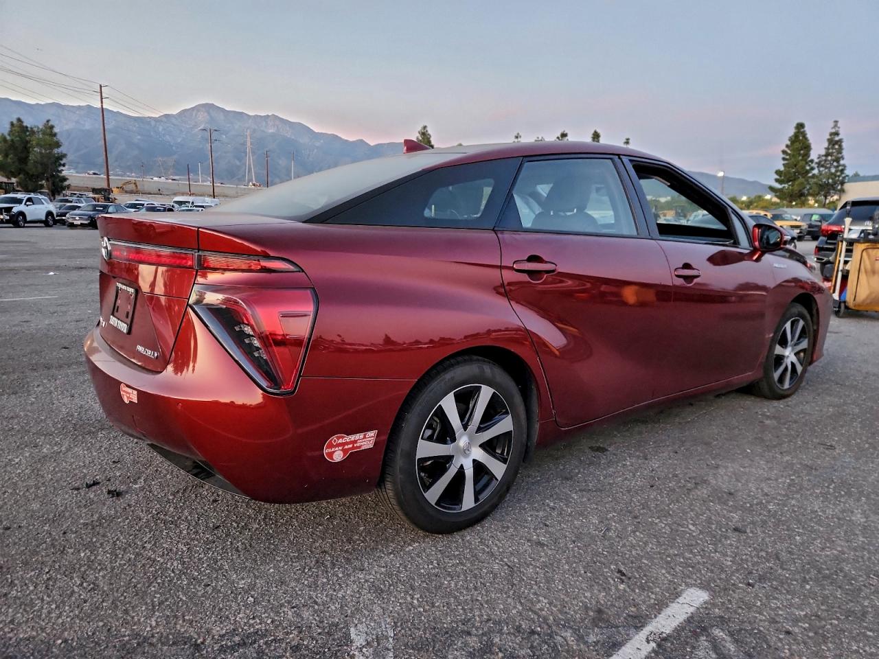 2017 TOYOTA MIRAI BASE photo 5