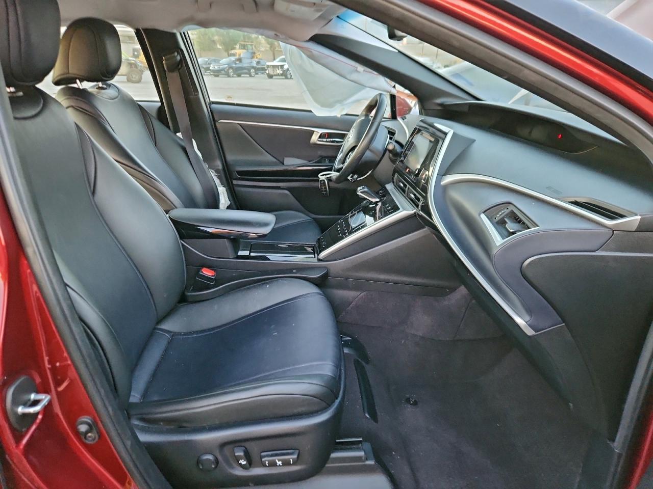 2017 TOYOTA MIRAI BASE photo 13