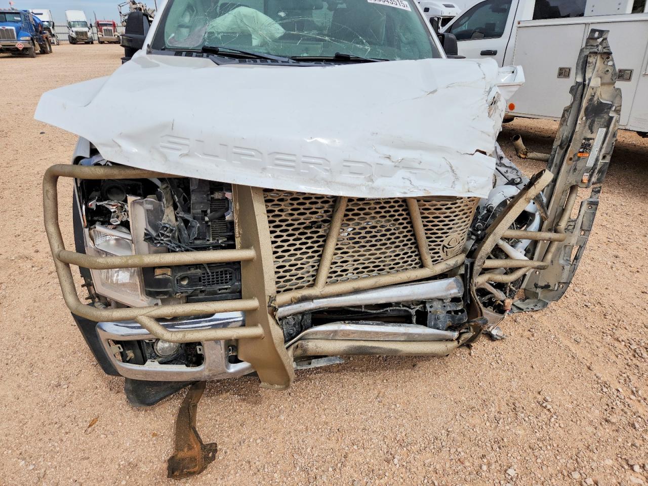 2023 FORD F550 SUPER DUTY TRUCK CAB AND CHASSIS photo 17