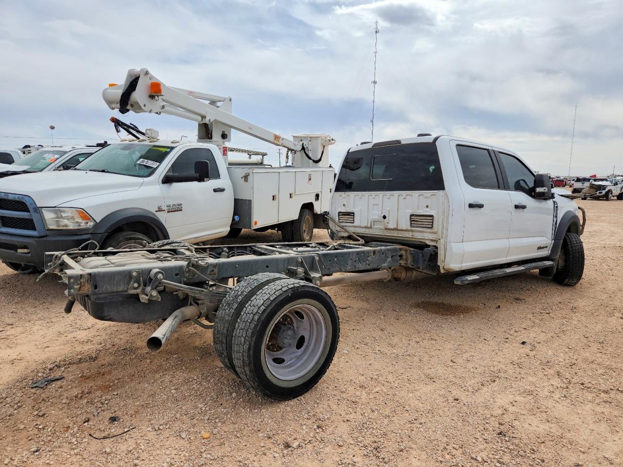 2023 FORD F550 SUPER DUTY TRUCK CAB AND CHASSIS photo 7