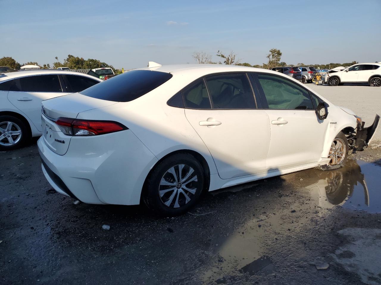 2020 TOYOTA COROLLA LE photo 3