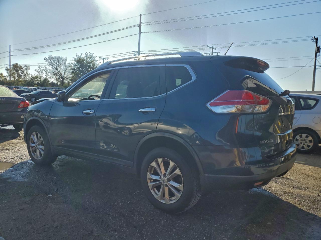 2016 NISSAN ROGUE SV photo 2