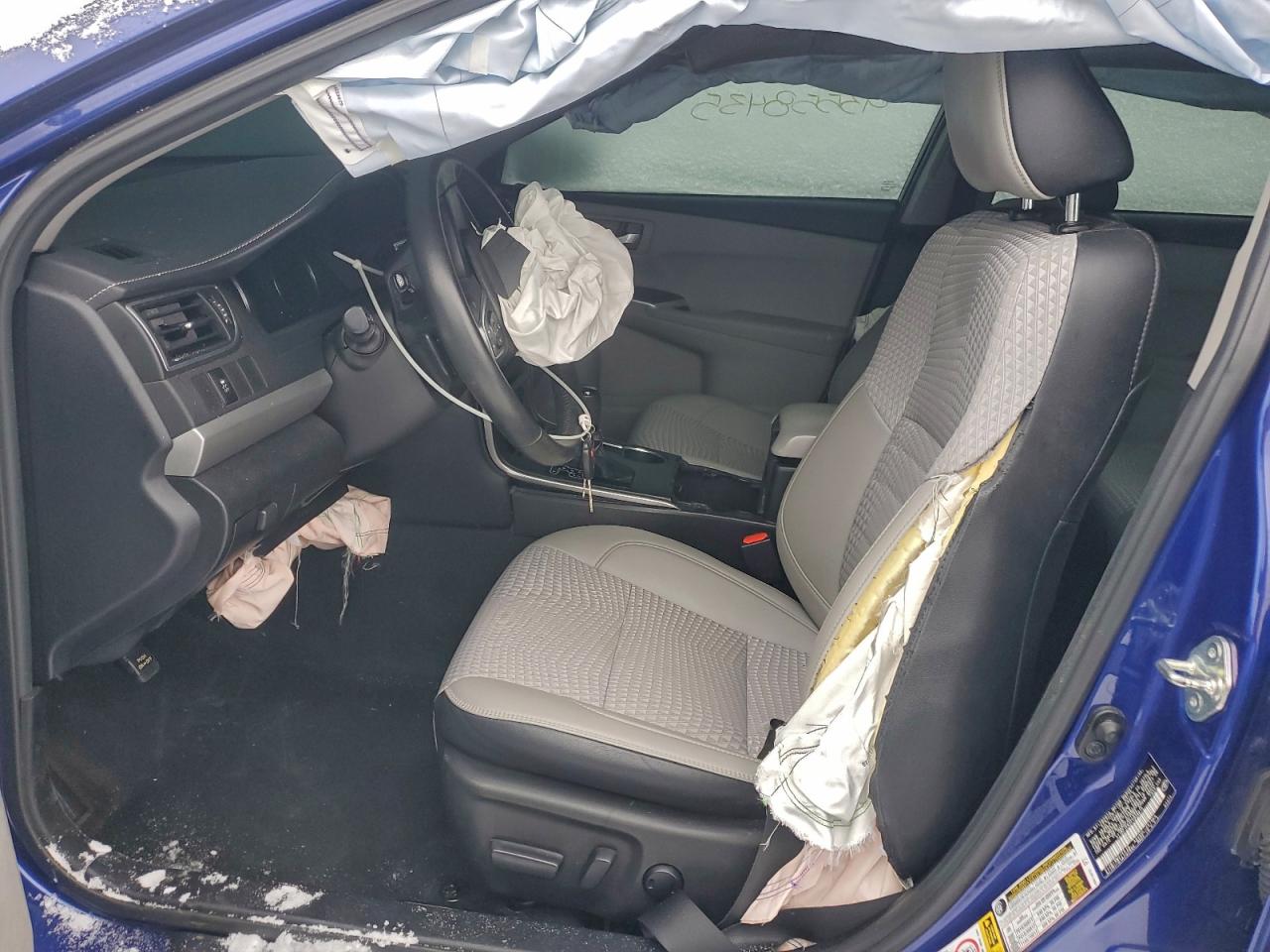 2015 TOYOTA CAMRY SE photo 13