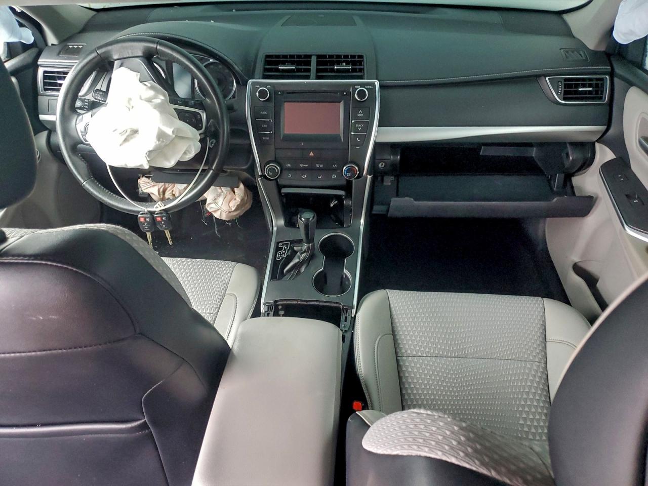2015 TOYOTA CAMRY SE photo 15