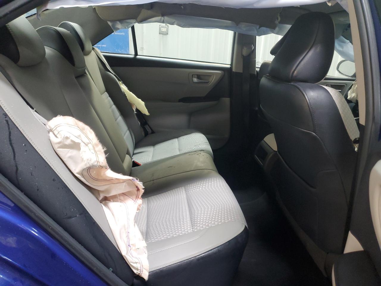 2015 TOYOTA CAMRY SE photo 19