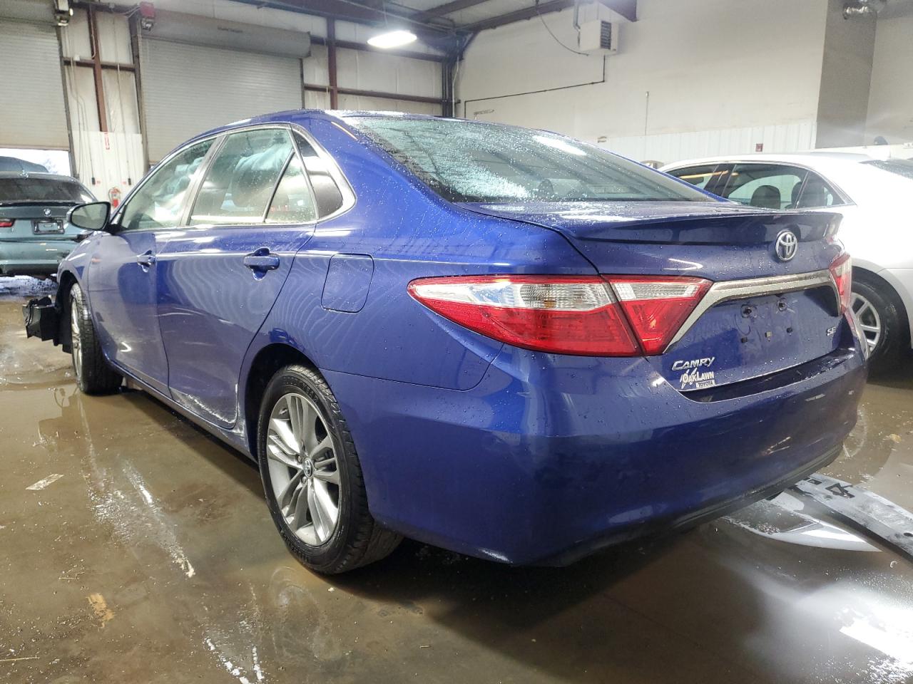 2015 TOYOTA CAMRY SE photo 3