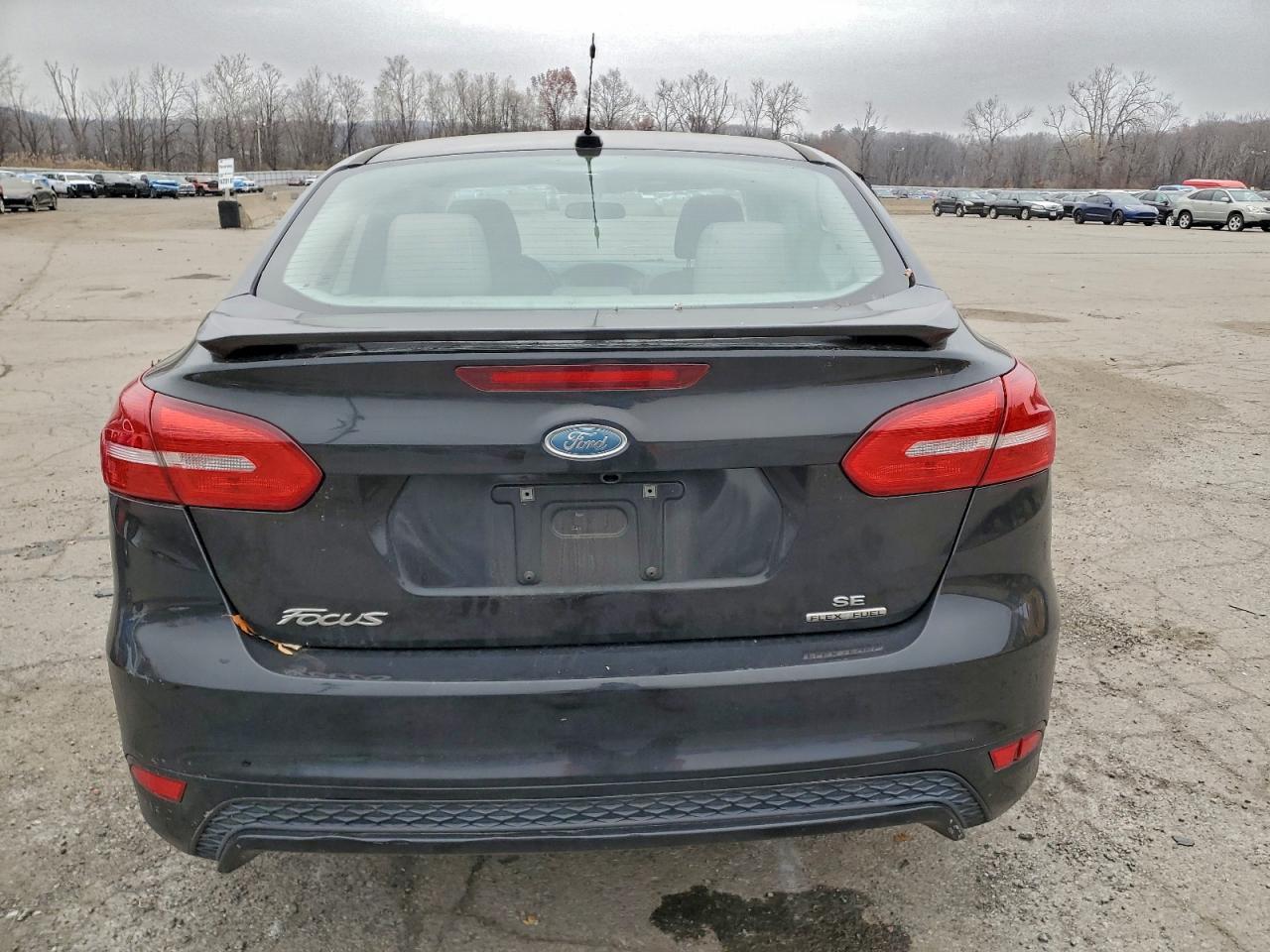 2015 FORD FOCUS SE photo 11