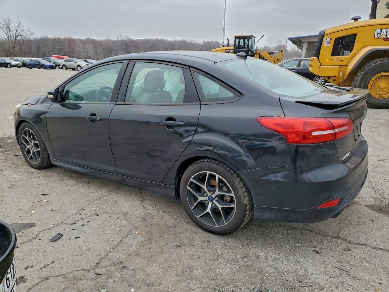 2015 FORD FOCUS SE photo 3