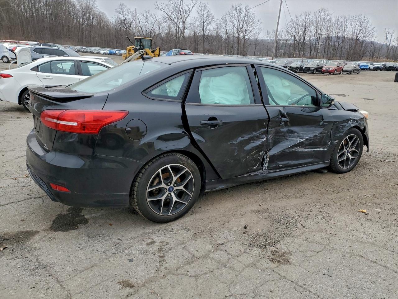 2015 FORD FOCUS SE photo 5