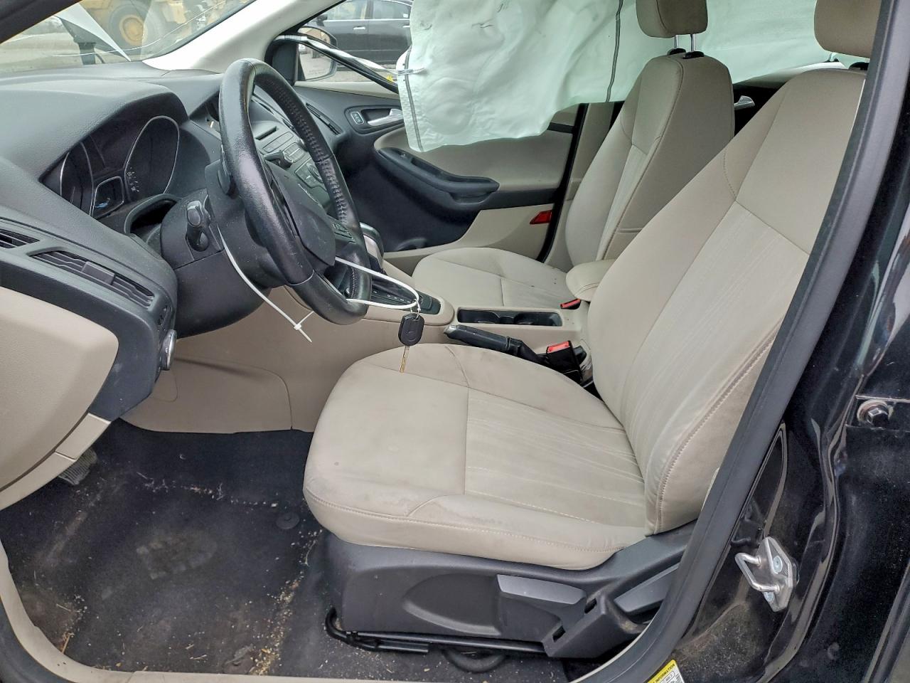 2015 FORD FOCUS SE photo 13