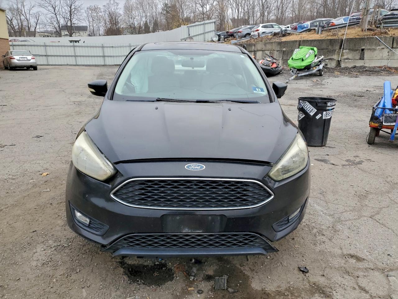 2015 FORD FOCUS SE photo 9