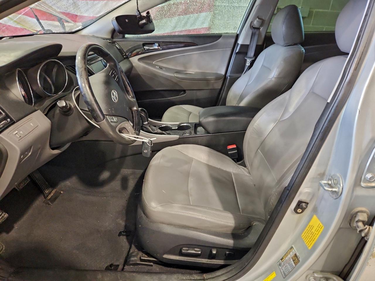 2011 HYUNDAI SONATA SE photo 7