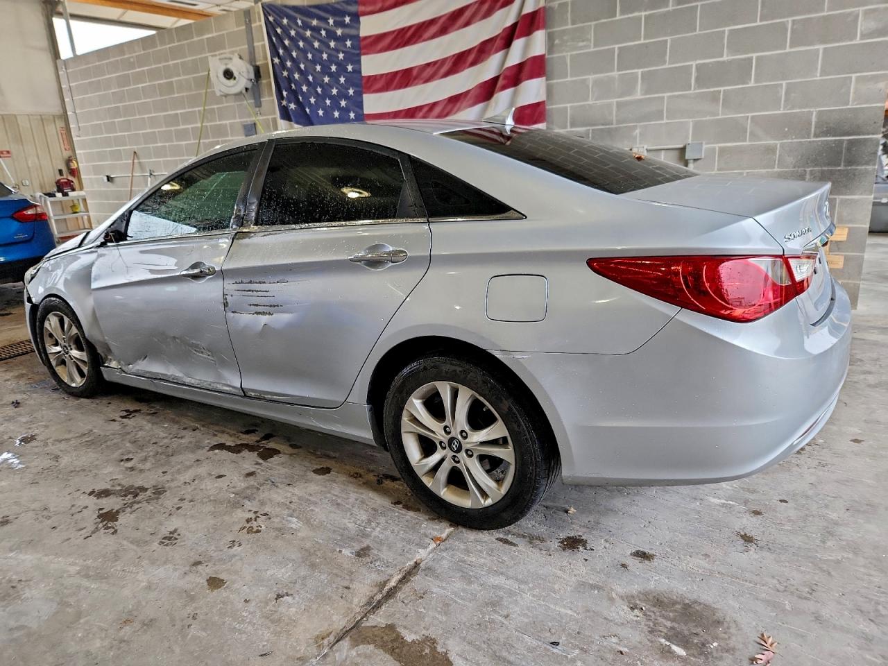 2011 HYUNDAI SONATA SE photo 2