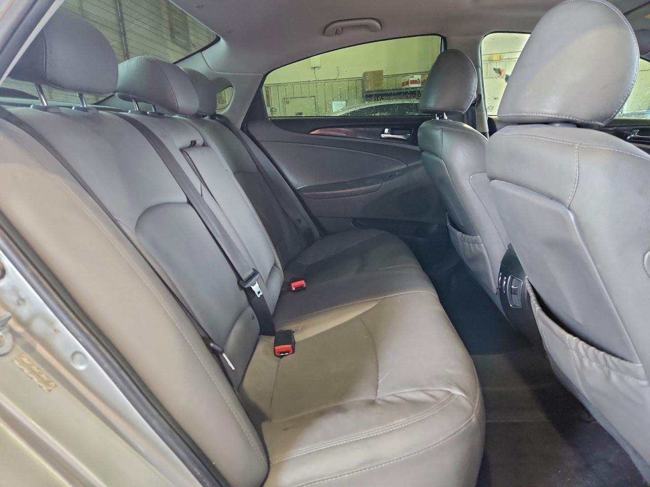 2011 HYUNDAI SONATA SE photo 10