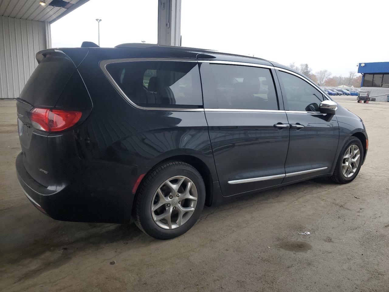 2019 CHRYSLER PACIFICA LIMITED photo 3