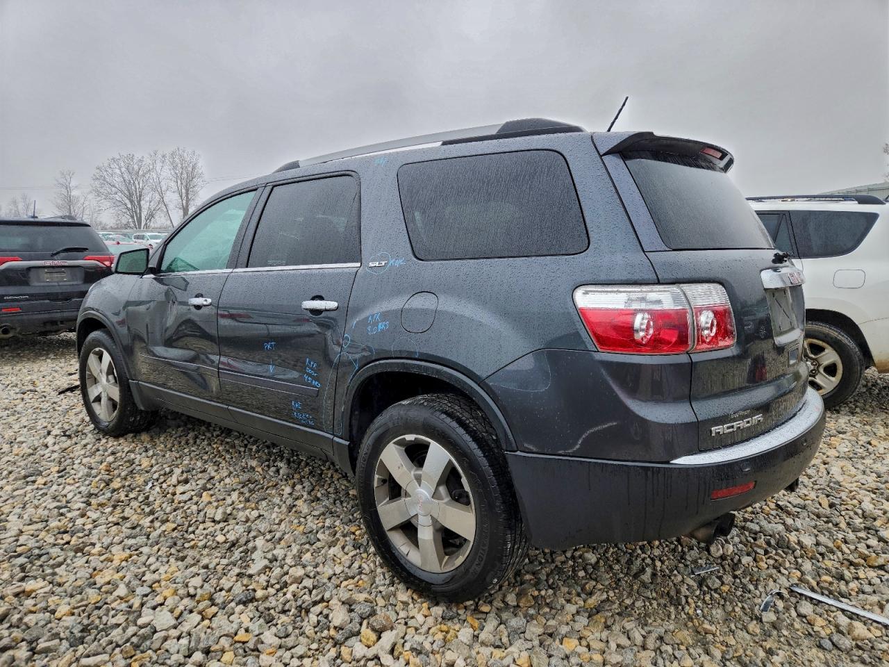 2011 GMC ACADIA SLT-2 photo 2