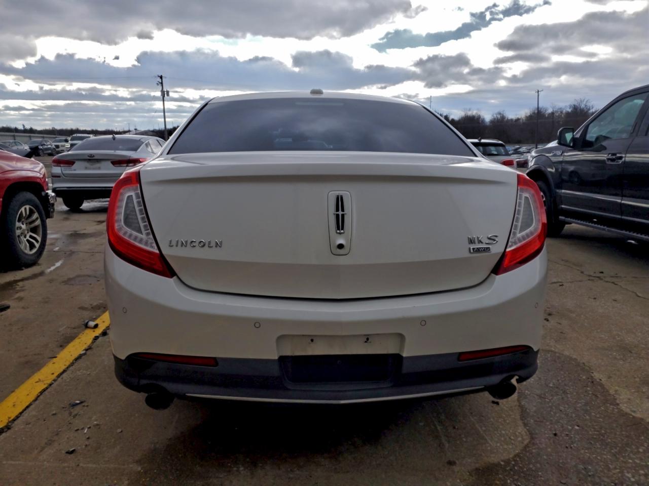 2013 LINCOLN MKS photo 16