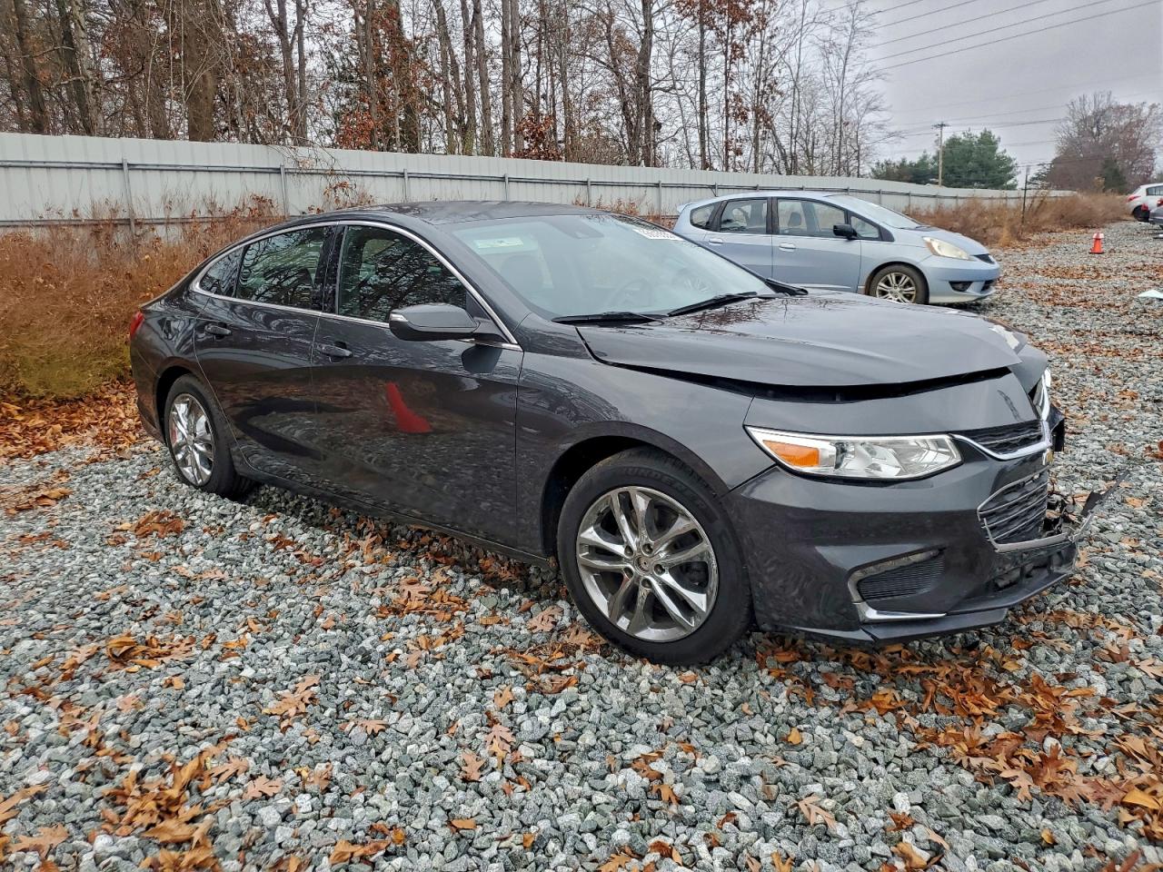 2017 CHEVROLET MALIBU LT photo 4