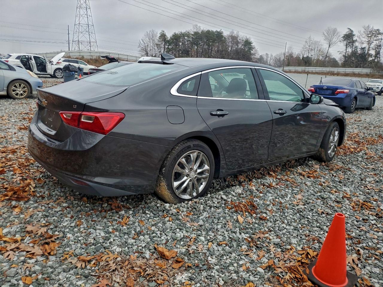 2017 CHEVROLET MALIBU LT photo 3