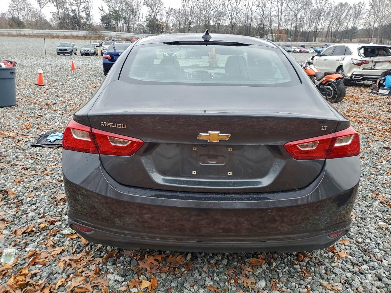 2017 CHEVROLET MALIBU LT photo 6
