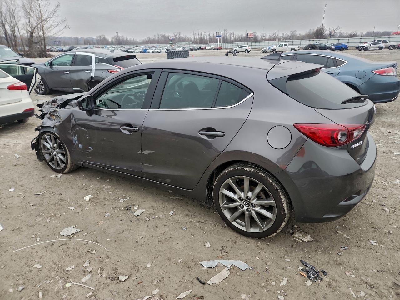 2018 MAZDA 3 TOURING photo 2