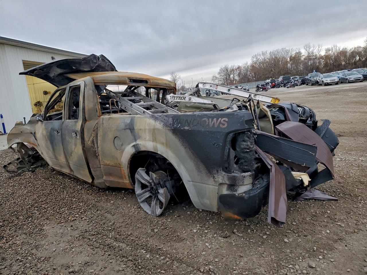 2022 RAM 1500 CLASSIC SLT photo 4