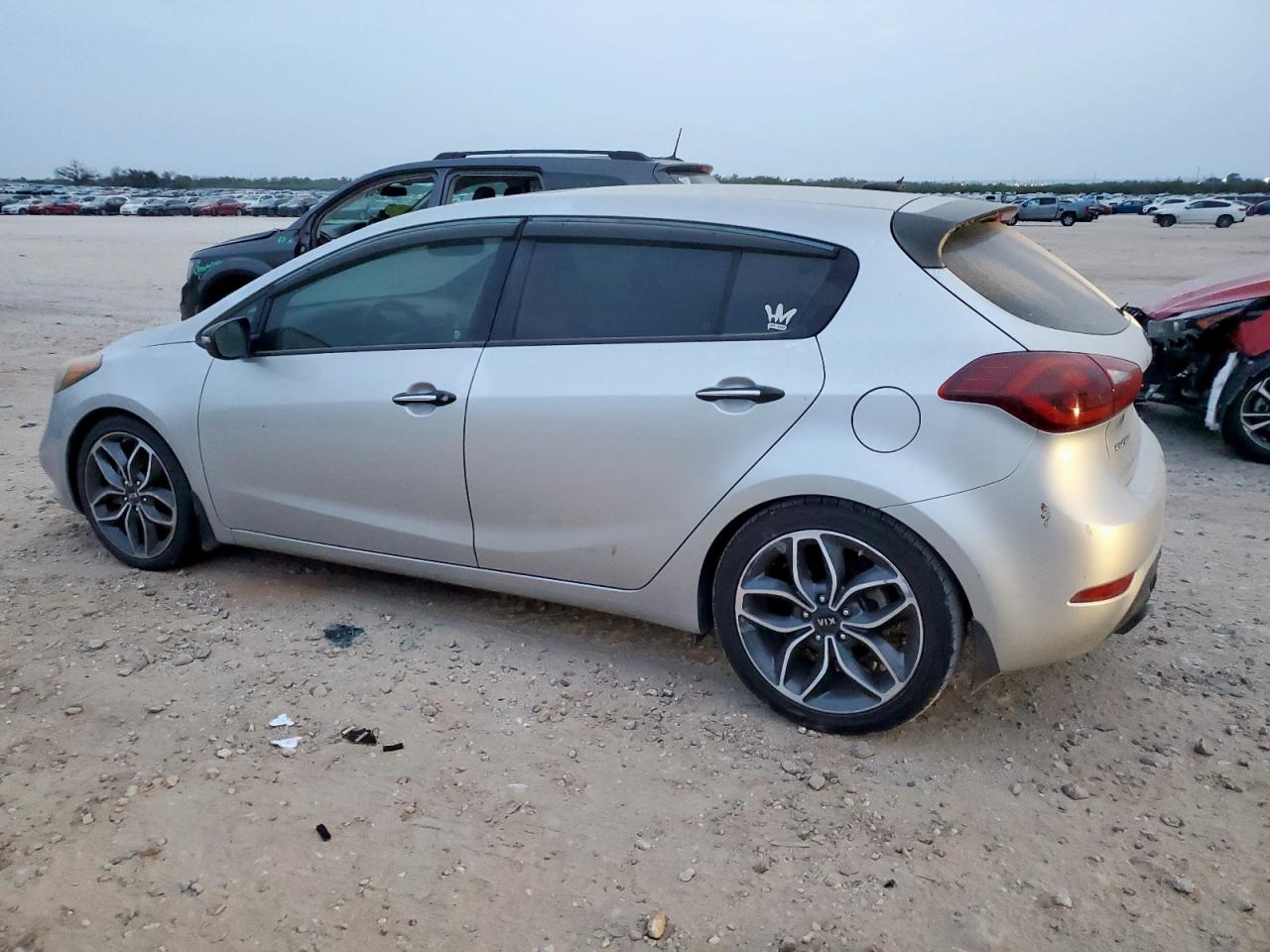 2015 KIA FORTE SX photo 2
