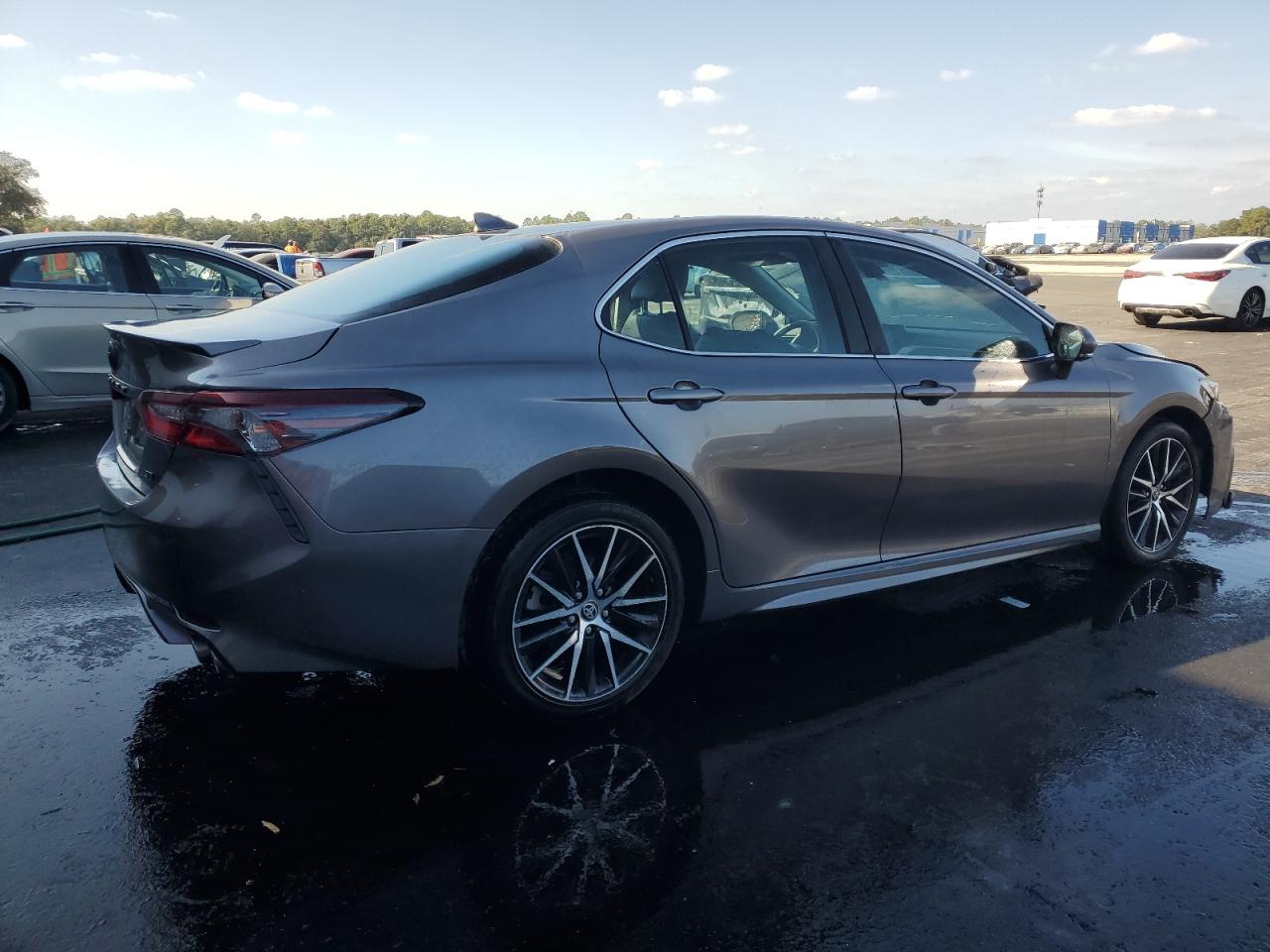 2024 TOYOTA CAMRY SE photo 3