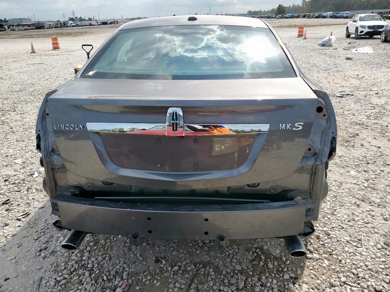 2011 LINCOLN MKS photo 6