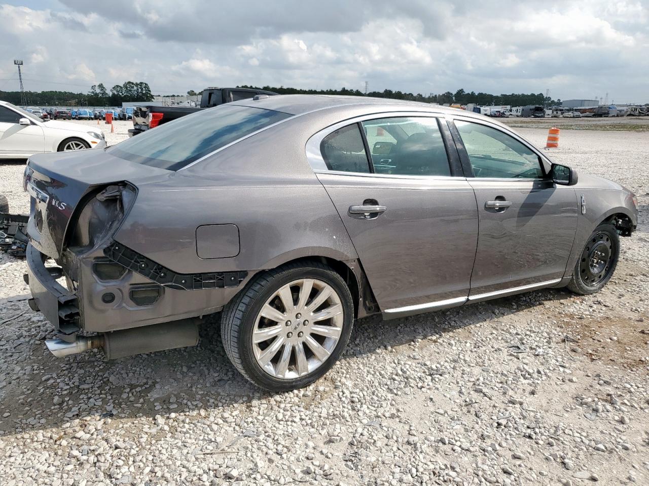 2011 LINCOLN MKS photo 3