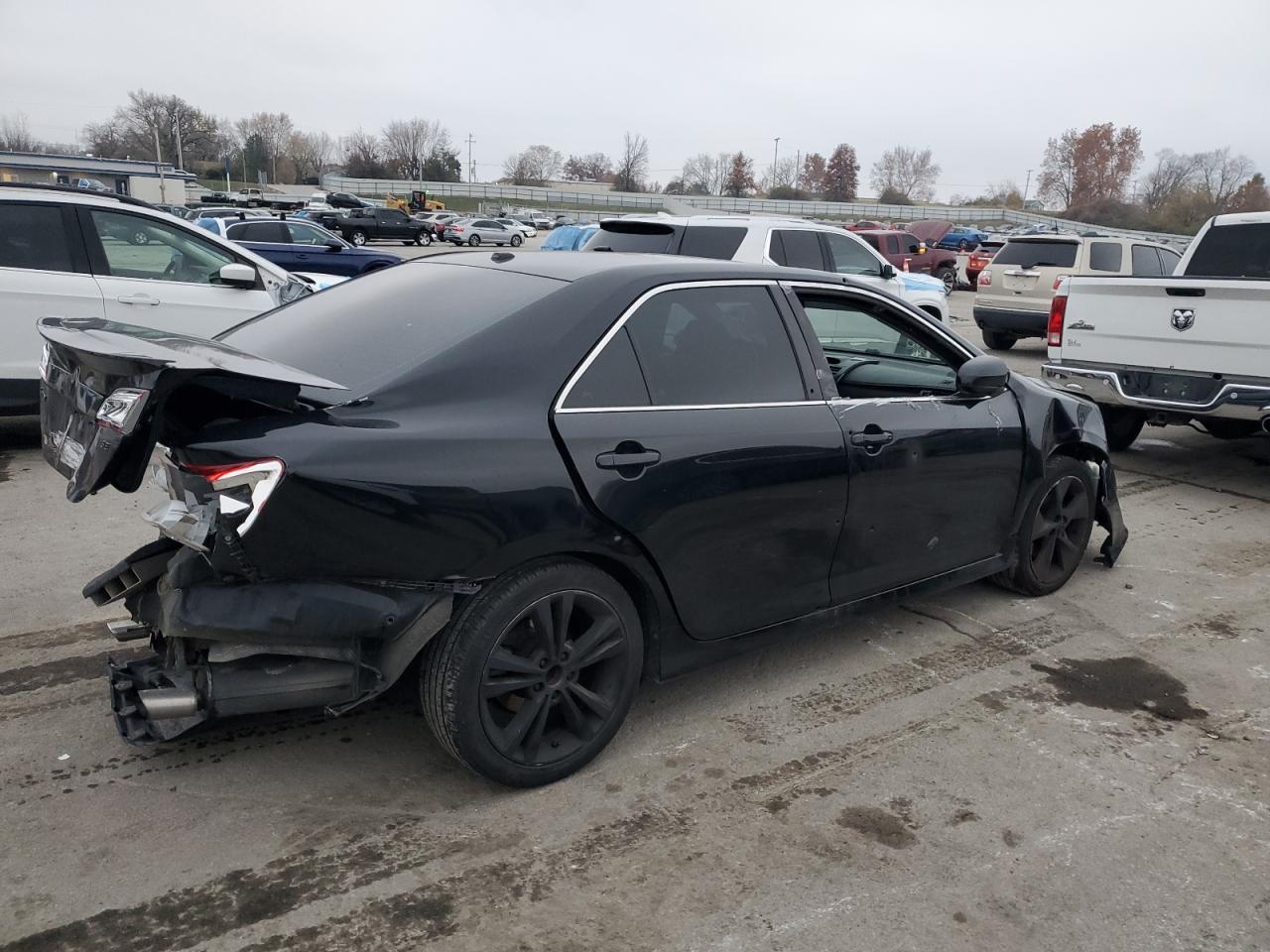 2012 TOYOTA CAMRY SE photo 3