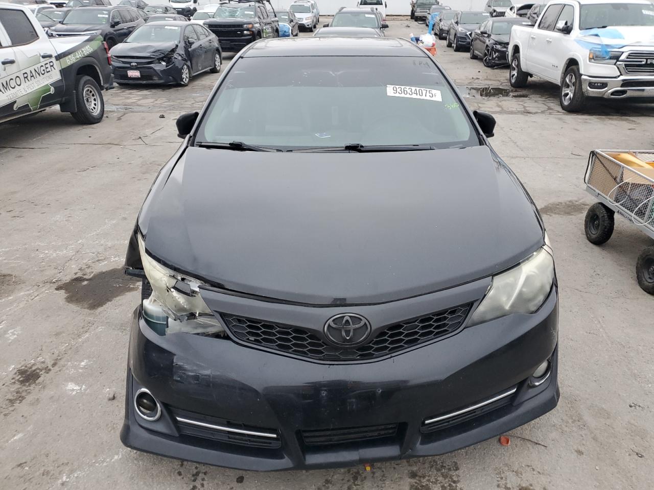 2012 TOYOTA CAMRY SE photo 5