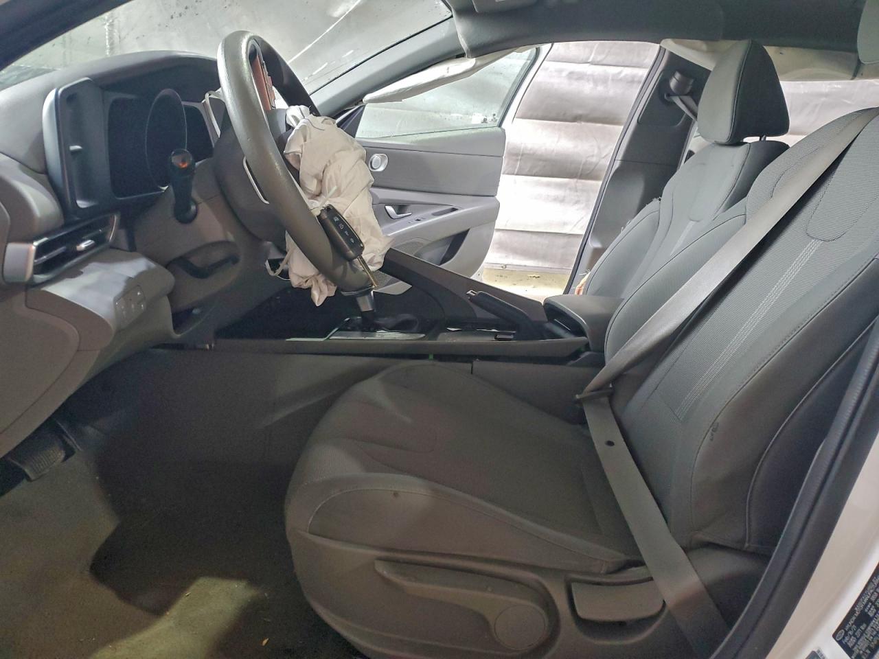 2021 HYUNDAI ELANTRA SE photo 13