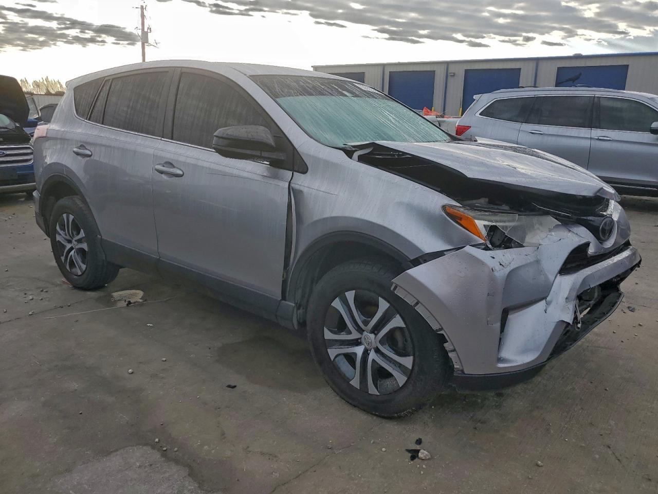2018 TOYOTA RAV4 LE photo 7