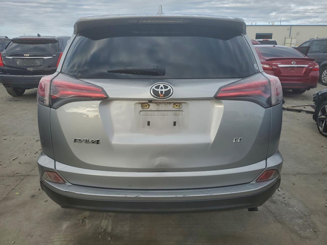 2018 TOYOTA RAV4 LE photo 11