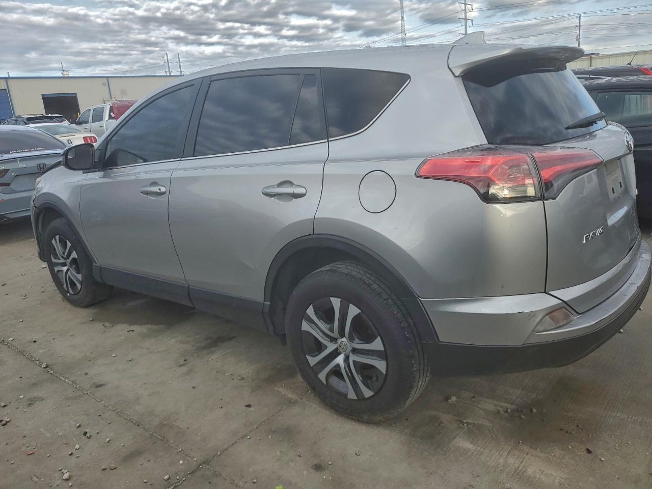 2018 TOYOTA RAV4 LE photo 3