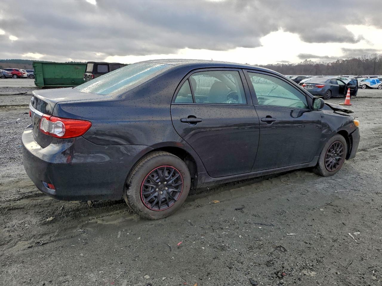 2013 TOYOTA COROLLA photo 5