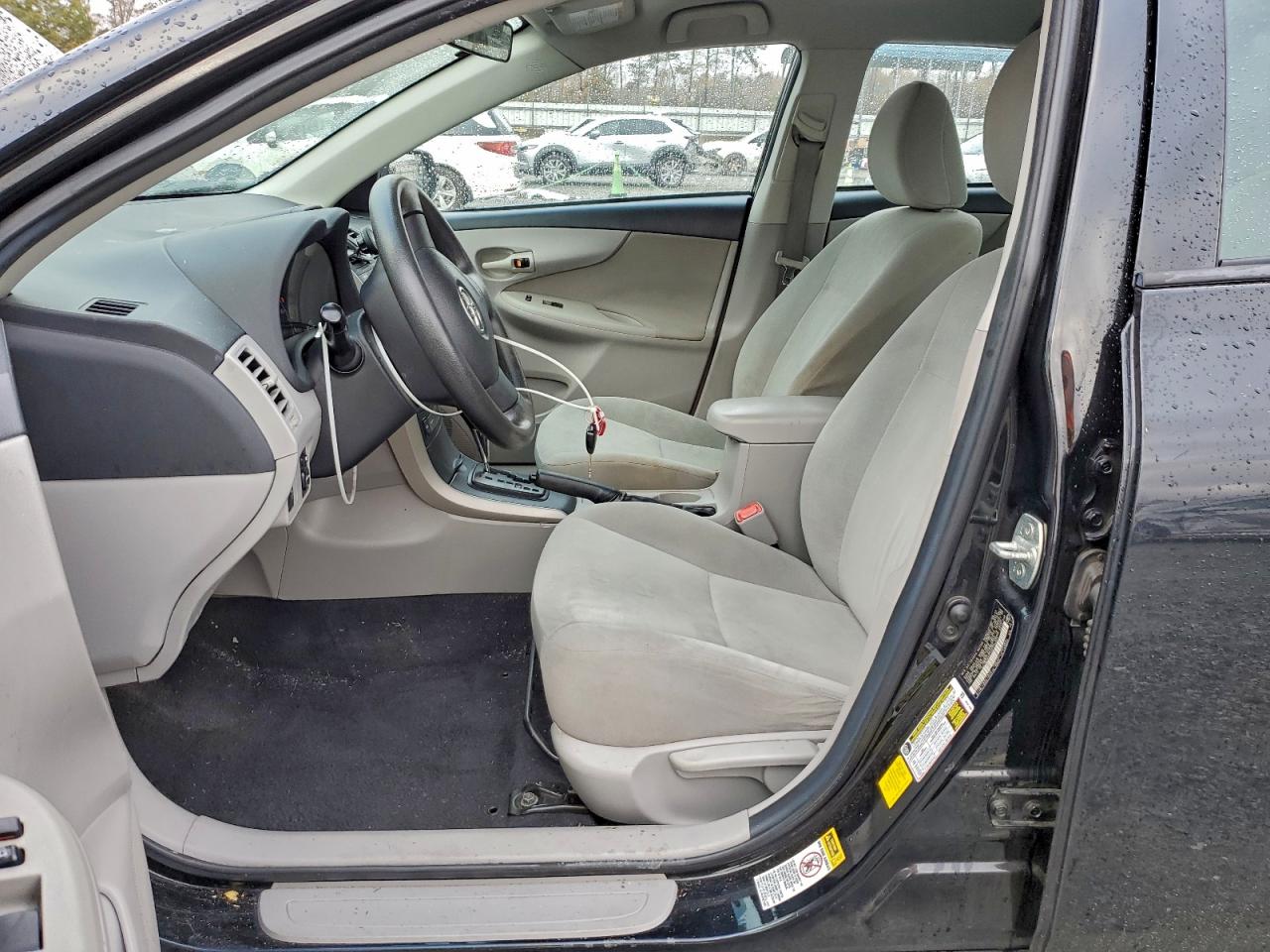 2013 TOYOTA COROLLA photo 13
