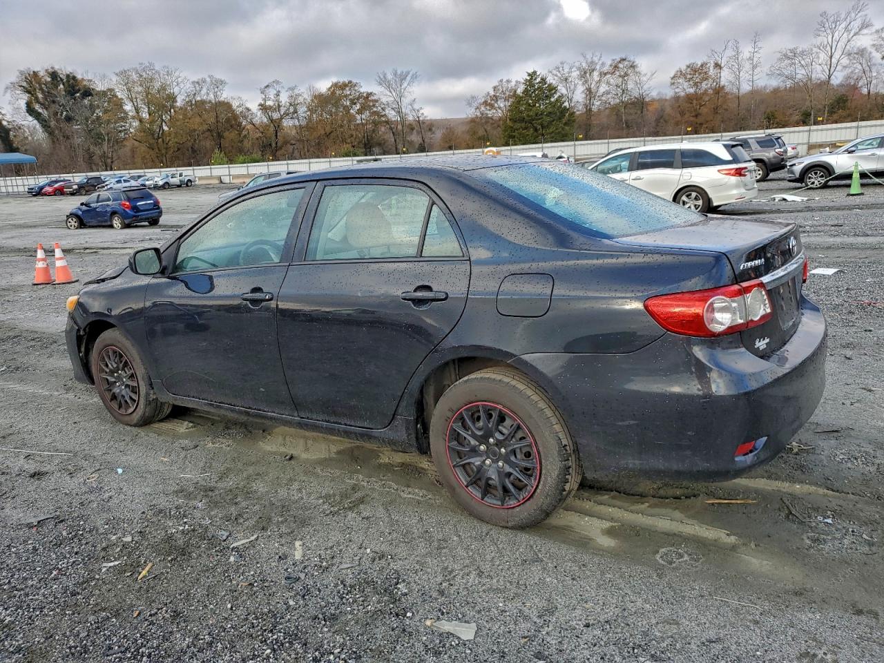 2013 TOYOTA COROLLA photo 3
