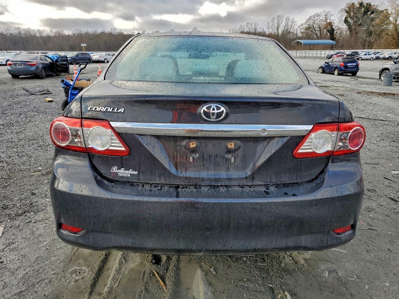 2013 TOYOTA COROLLA photo 11