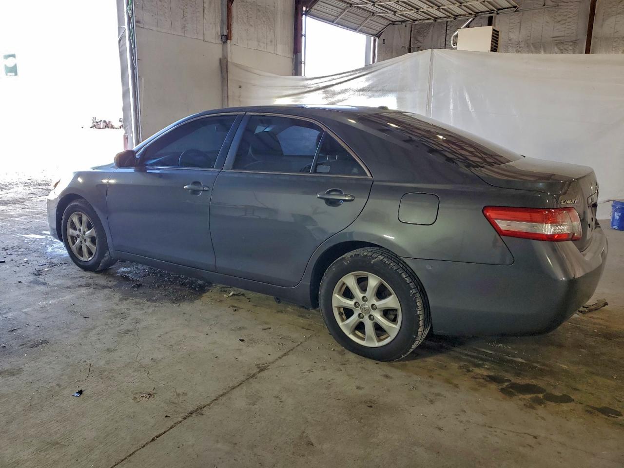 2011 TOYOTA CAMRY BASE photo 3